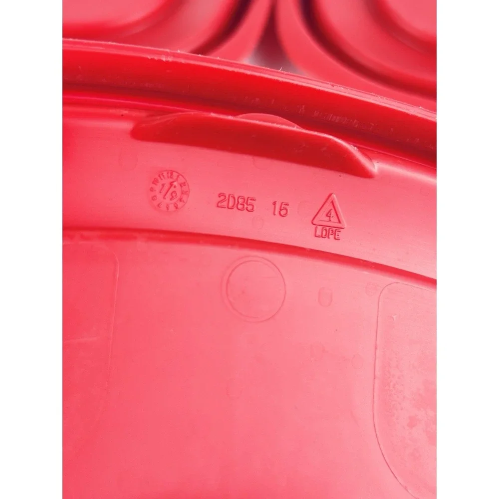 Rubbermaid Easy Find‎ Vented Replacement Red Lids ONLY 6.5